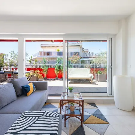 1-Br Apartment Top Floor Pointe Croisette